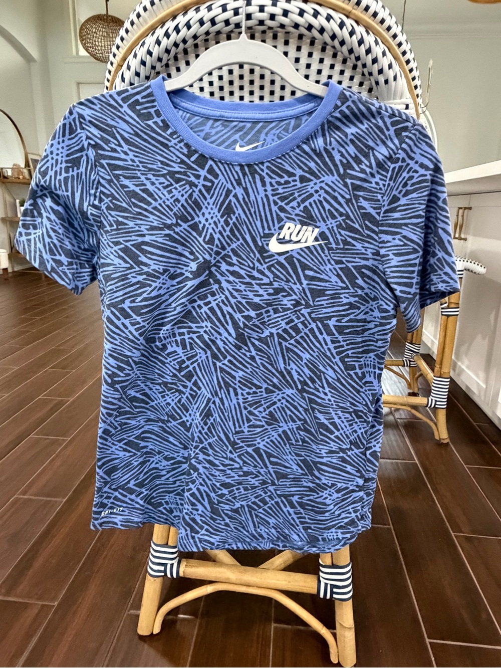 Nike The Nike Tee RUN Dri-Fit Graphic T-Shirt Womens Medium Blue Black Abstract